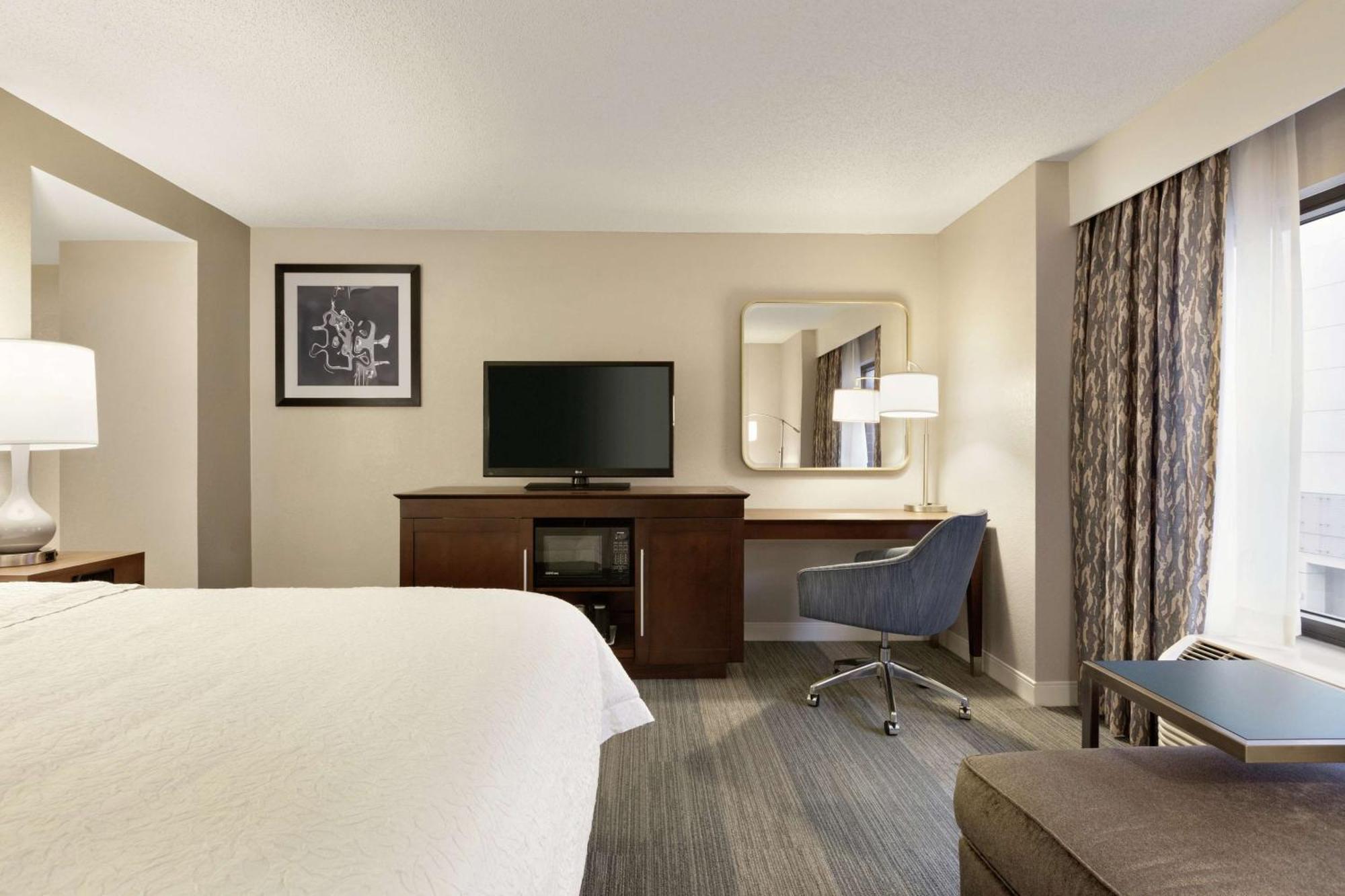 Hampton Inn & Suites Nashville-Downtown Exterior foto