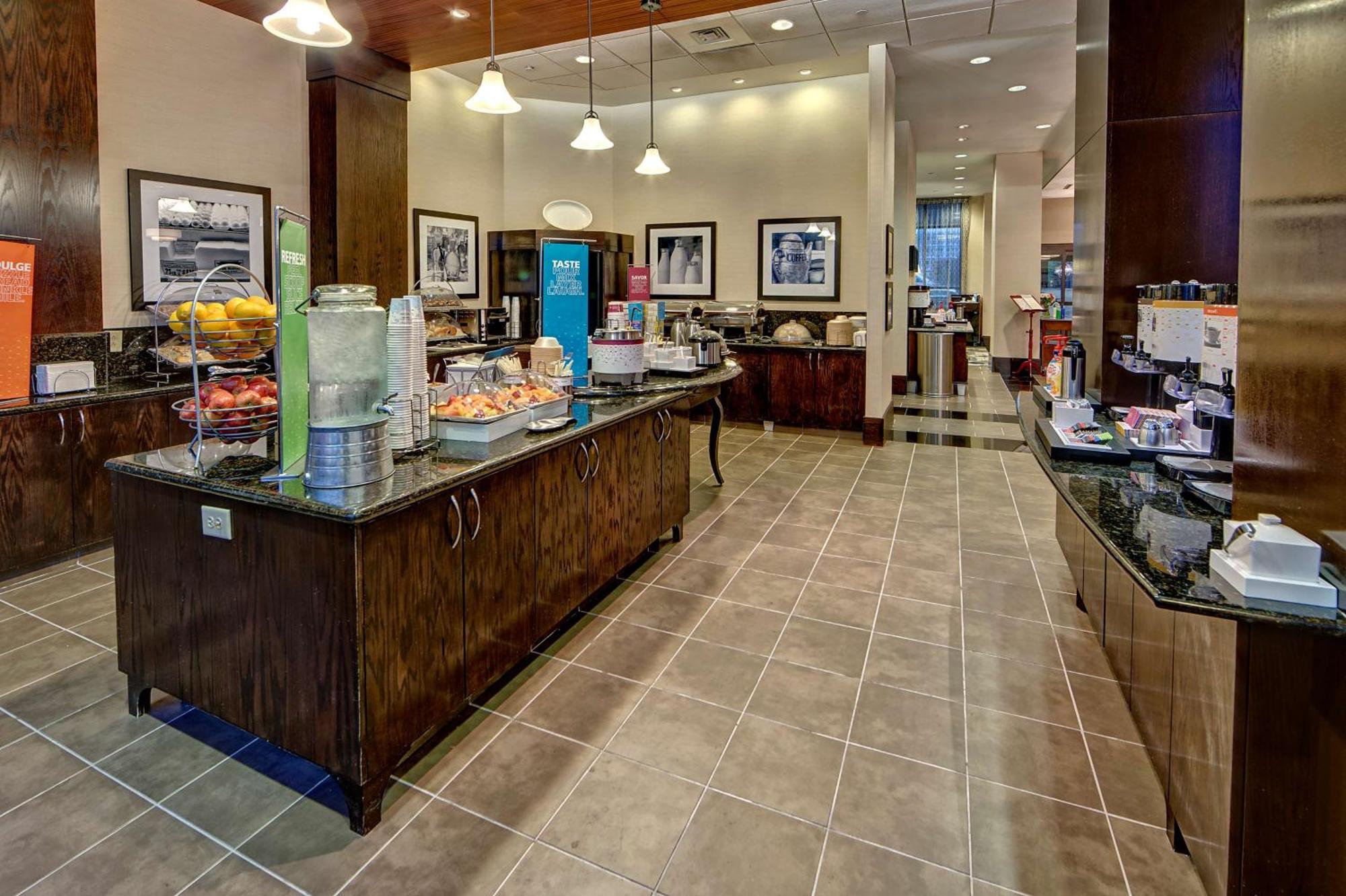 Hampton Inn & Suites Nashville-Downtown Exterior foto