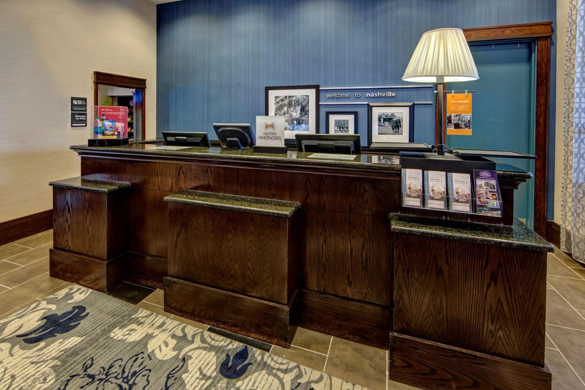 Hampton Inn & Suites Nashville-Downtown Exterior foto