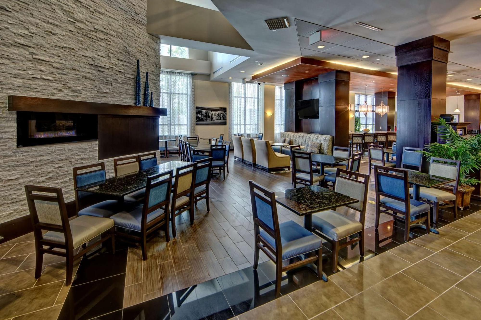 Hampton Inn & Suites Nashville-Downtown Exterior foto